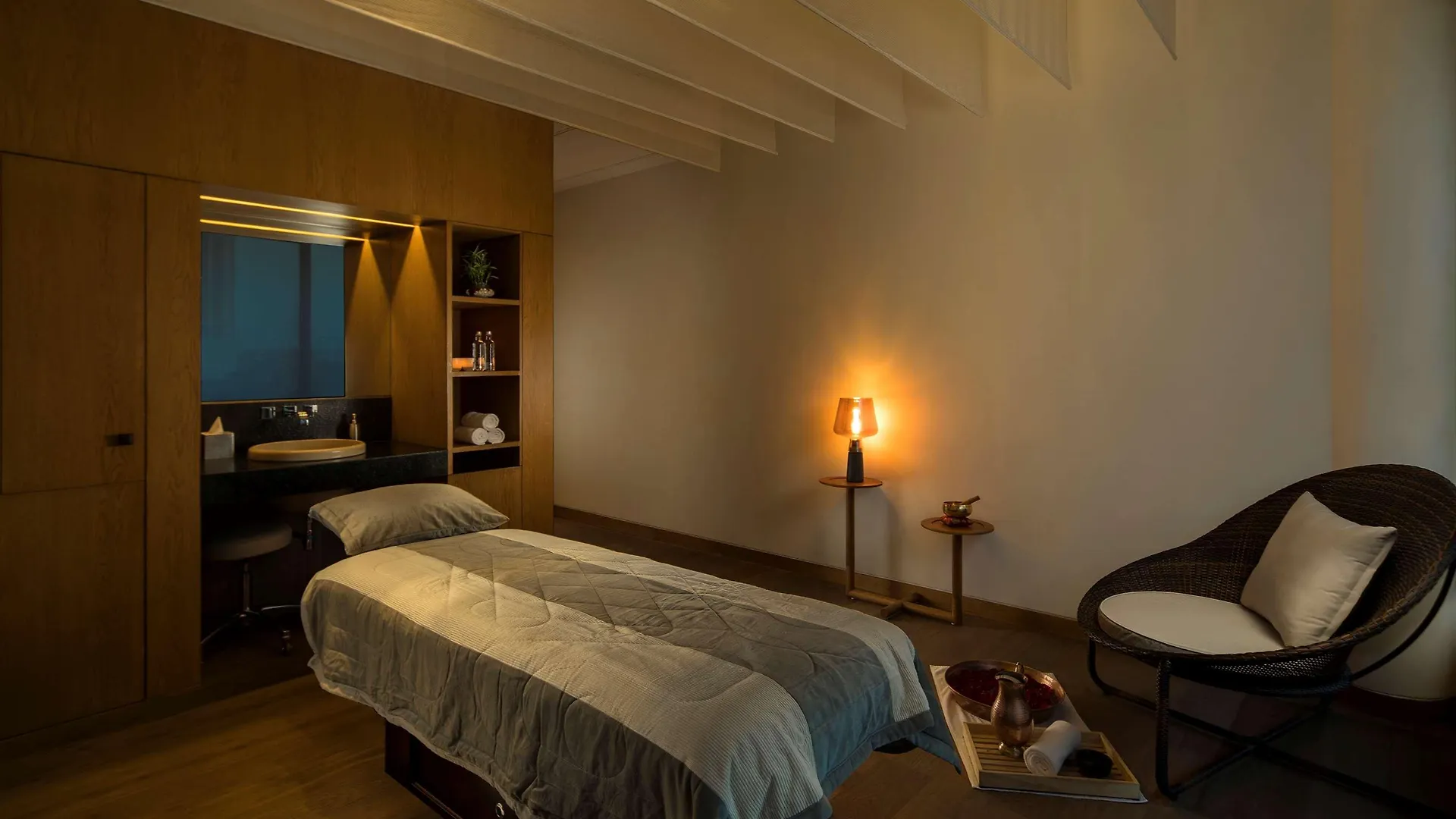 *****  Andaz Delhi, By Hyatt Hotel New Delhi India